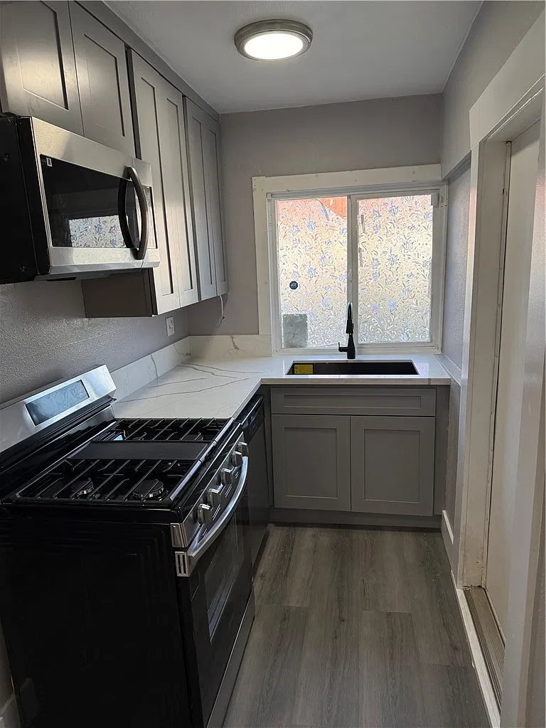 2 bed, 767 sqft, $2,500 — Photo 2