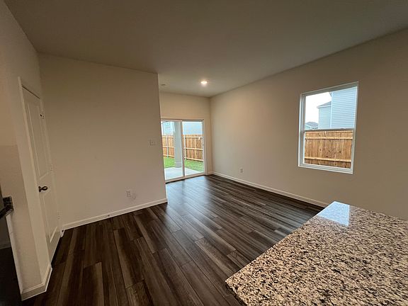 4th image of 1609 White Fir Ln