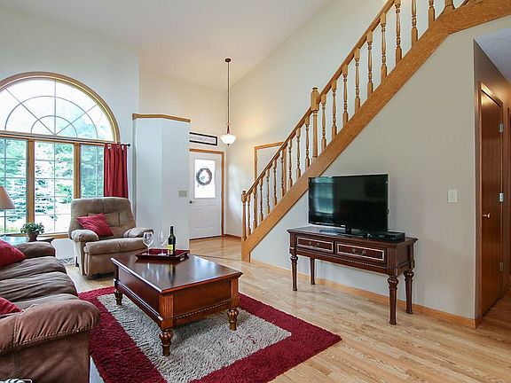 4th image of 1210 E Bayview Ct