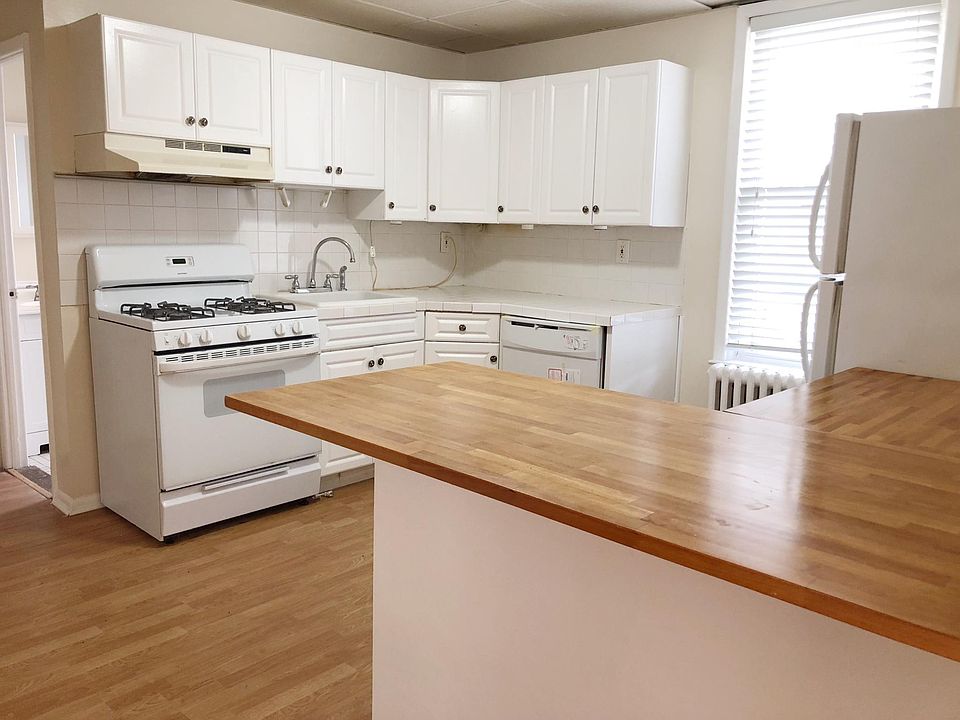 EAT-IN-KITCHEN