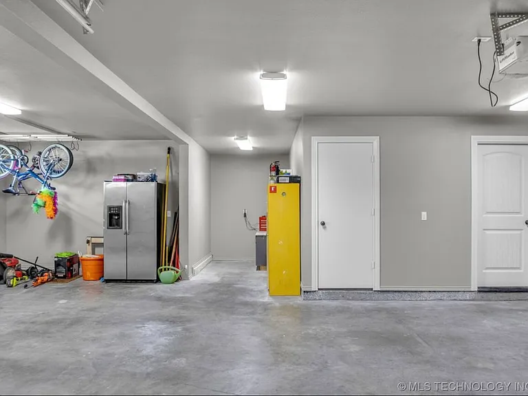1200 S Laurel Ave — Photo 16