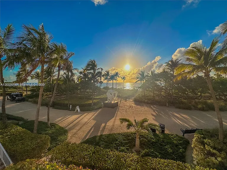 9801 Collins Ave #9W — Photo 29