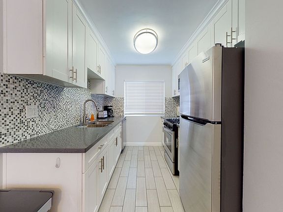 5th image of 1630 N Fuller Ave #4