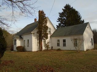 22 High St, Rochester, MA 02770