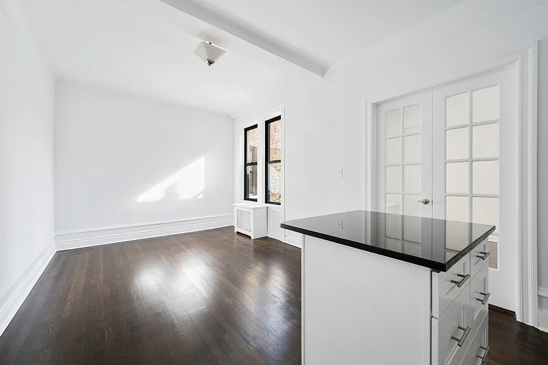 347 West 55th Street — Photo 2