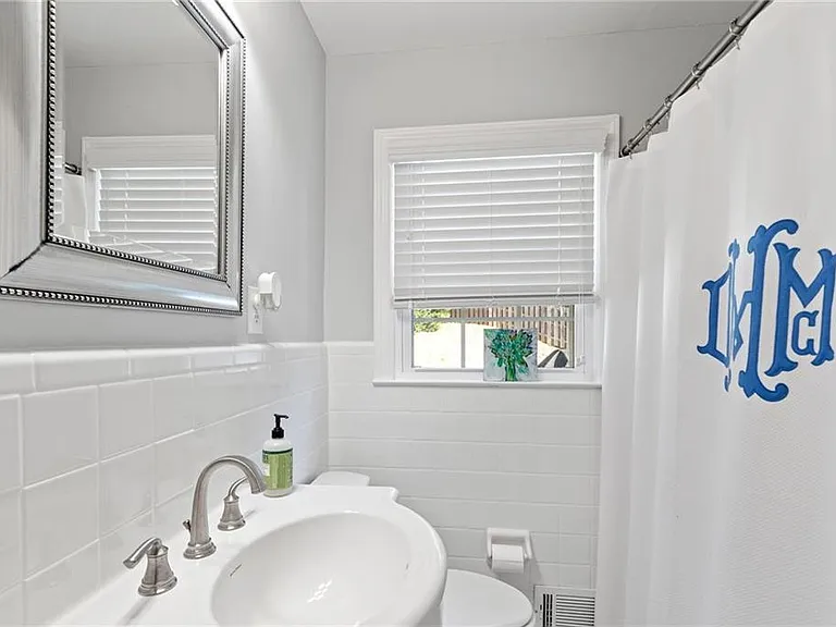 1505 Holly Ln NE — Photo 5