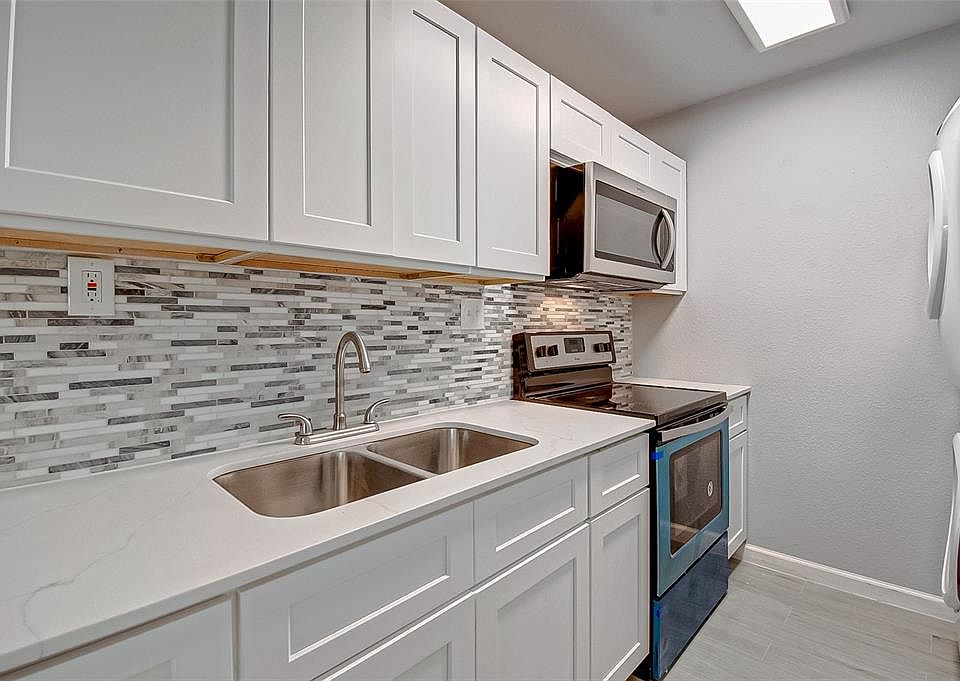 1st image of 1405 Hyde Park Blvd #2