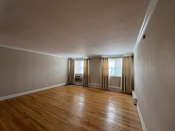 3rd image of 2400 W Balmoral Ave APT 2G