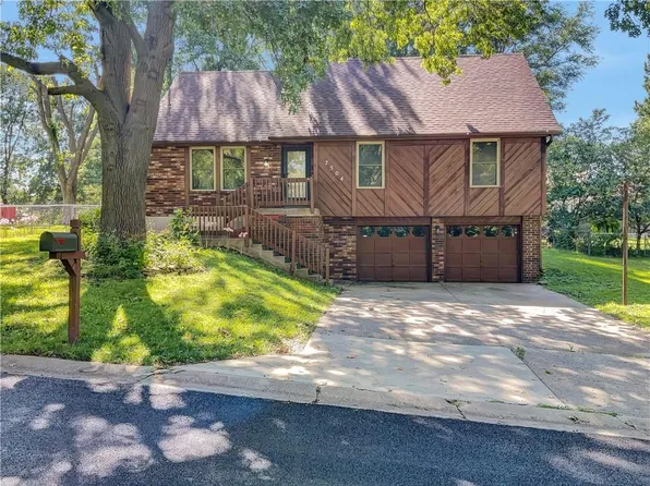 7504 N Congress Ave, Parkville, MO 64152