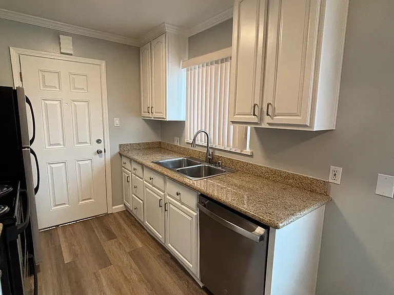 1026 Middle Ave #1026D — Photo 7
