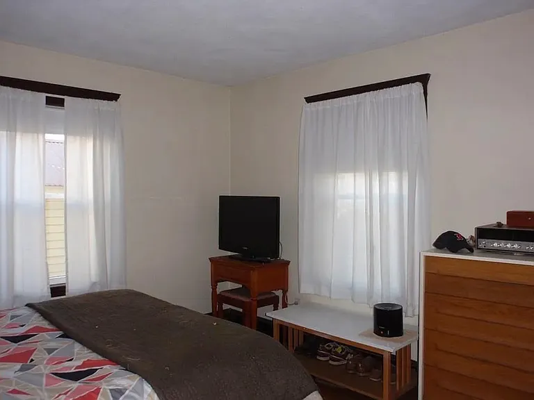 94 Bourne St #1 — Photo 9
