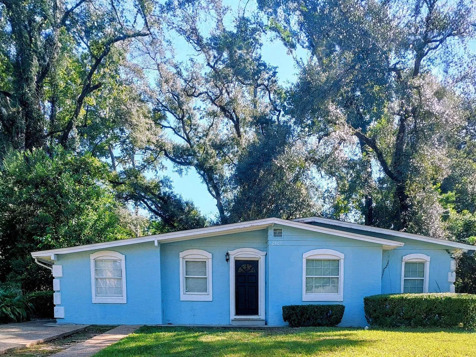 4 bed, 1074 sqft, $1,600 — Photo 1