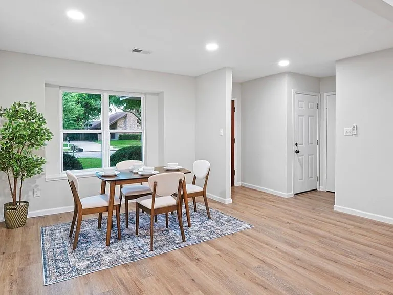 13806 Wickersham Ln — Photo 4