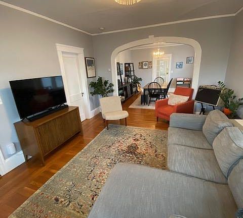 2nd image of 67 Woodbine St Floor 2