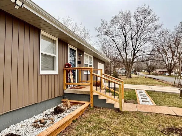 119 E South Ave, Belton, MO 64012