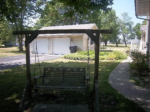 3rd image of 211 N Railroad St