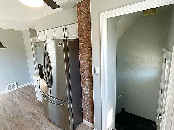 3rd image of 5440 Oakwood Ave
