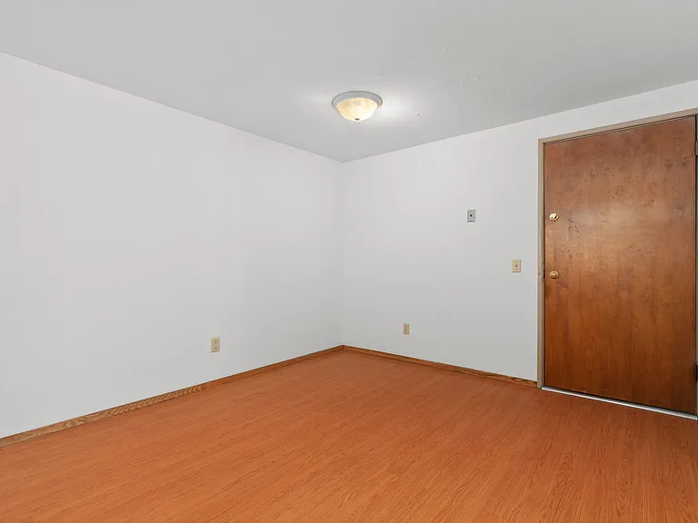 Bluff Manor — Photo 32