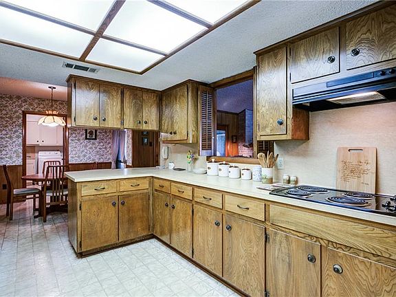 3rd image of 3104 Brightwood Dr