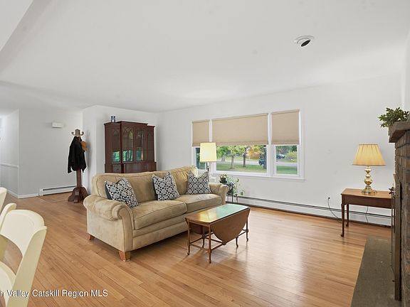 4th image of 22 Candlewood Lane