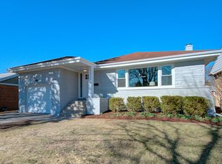 910 Robinhood Ln, La Grange Park, IL 60526