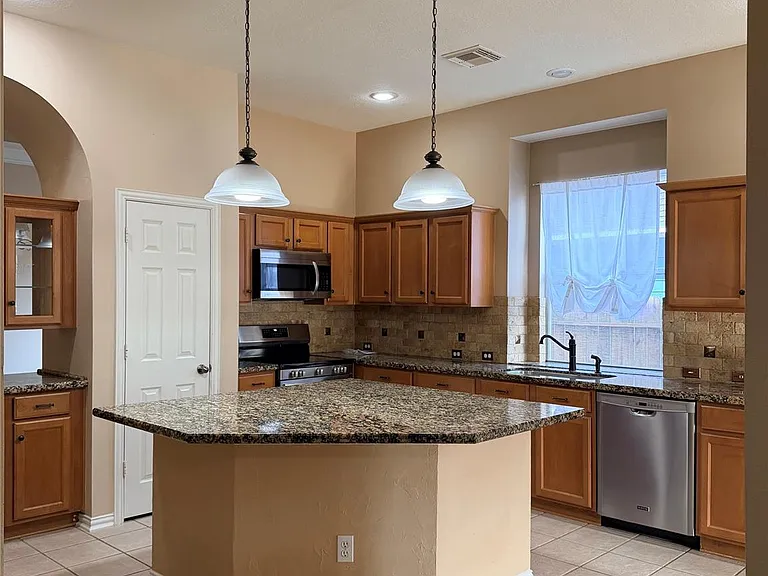 18823 Brighton Trail Ln — Photo 3