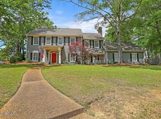 718 Country Place Dr, Pearl, MS 39208