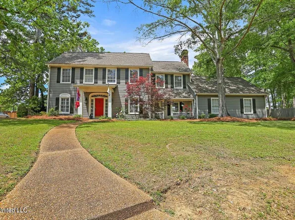 718 Country Place Dr, Pearl, MS 39208