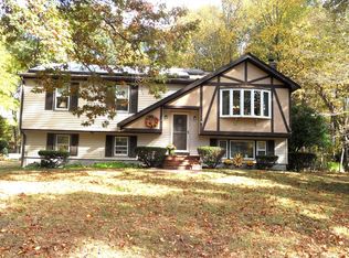 23 Gail Dr, Bellingham, MA 02019