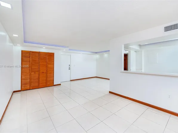 9440 W Flagler St APT 213, Miami, FL 33174
