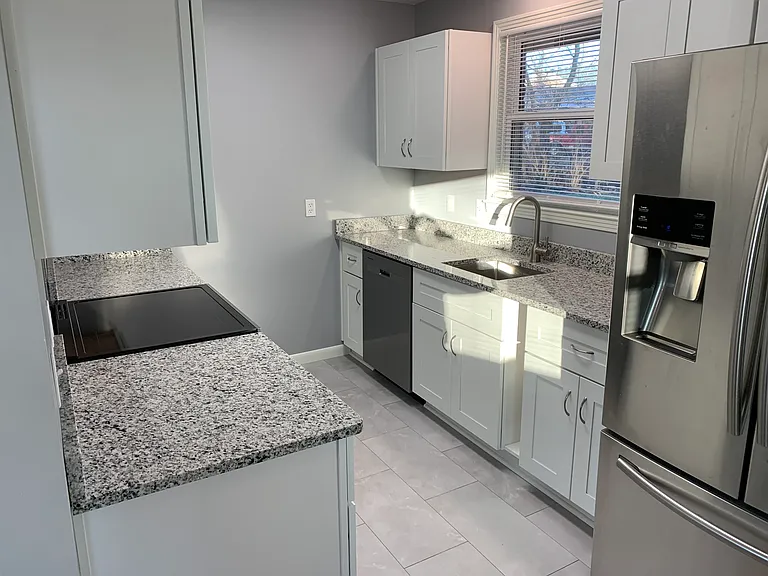 141 Laurel Ct — Photo 3