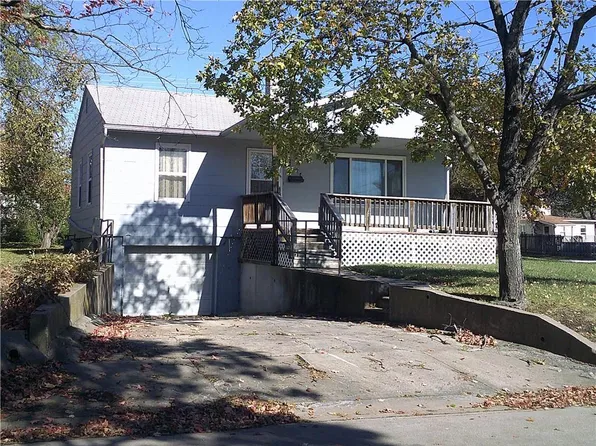 1040 E Wea St, Paola, KS 66071