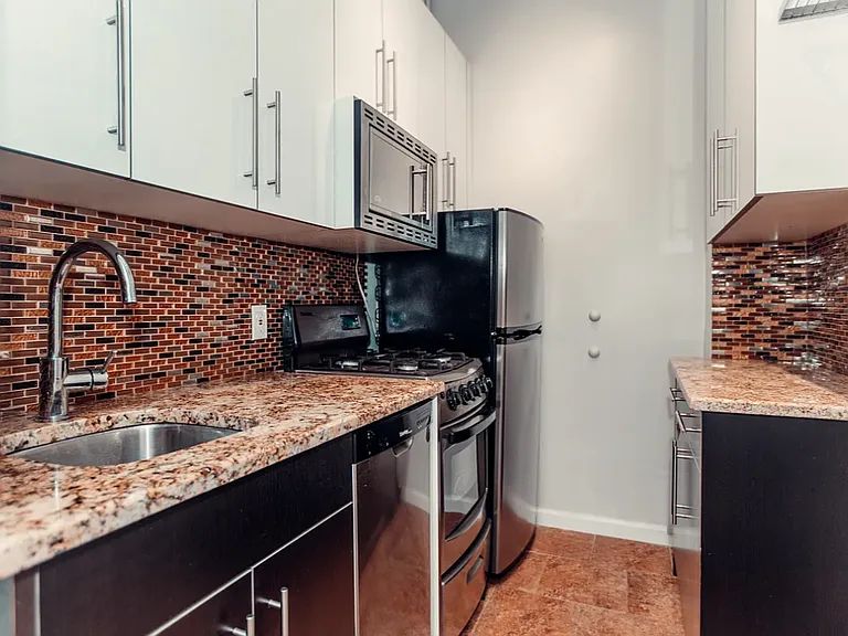 84 Lafayette Ave #3C — Photo 2
