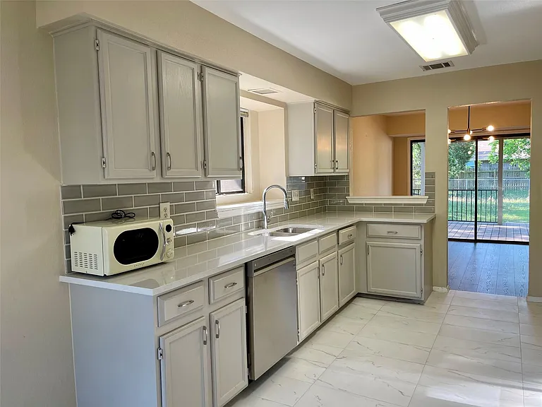 8905 Bridgewood Trl — Photo 13
