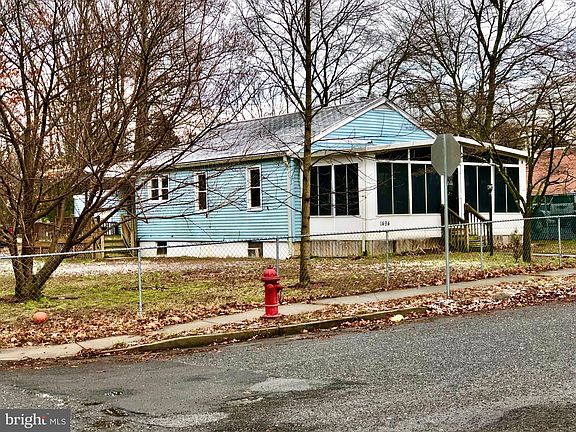 5th image of 1494 Woodlawn Ave