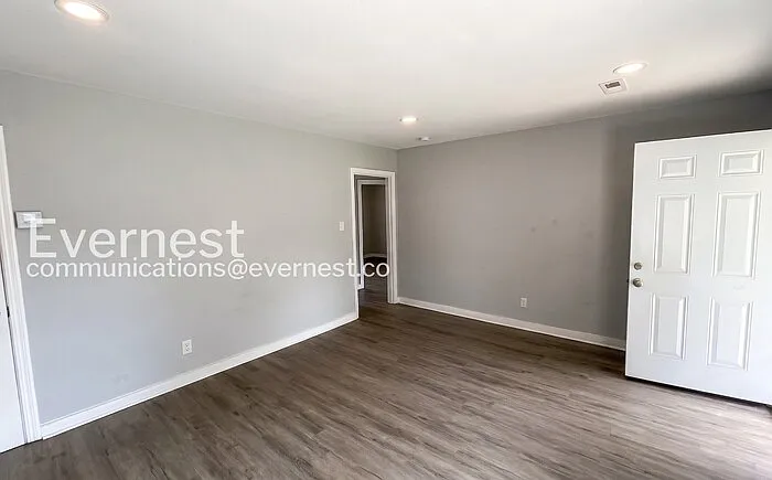 2 bed, 1.0 bath, 840 sqft, $645 — Photo 4