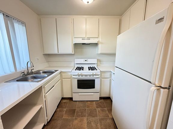 4th image of 15082 Arrow Blvd #3