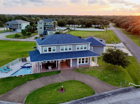 102 Smith Cove Rd, Rockport, TX 78382