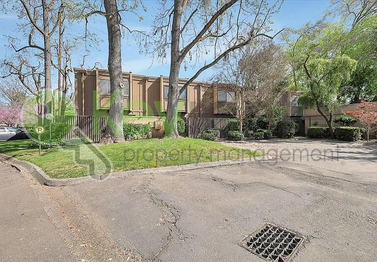 2254 Woodside Ln #2 — Photo 39