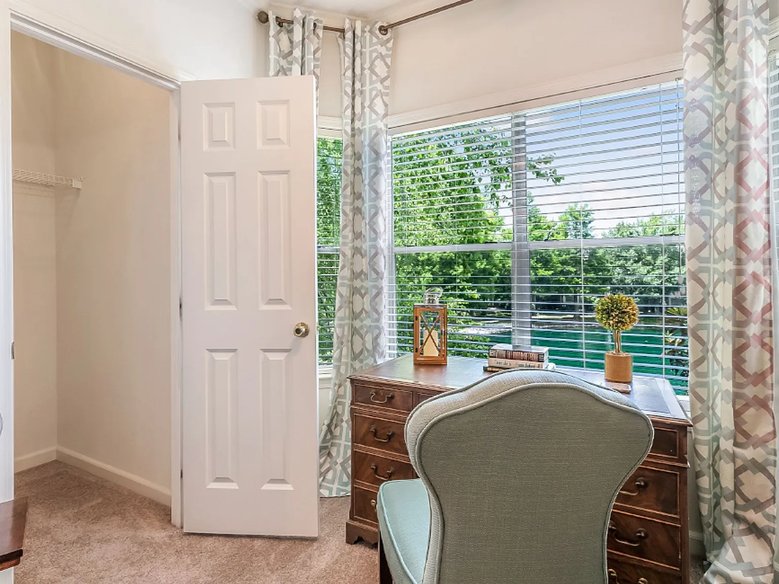 Lakes of Chateau Estates North — Photo 4