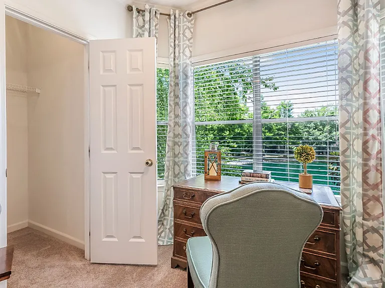 Lakes of Chateau Estates North — Photo 4