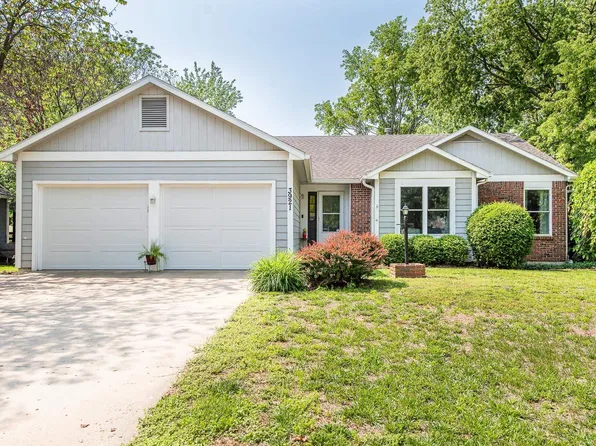3921 W 8th St, Lawrence, KS 66049