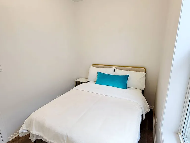 837 N Winchester Ave #2 — Photo 6