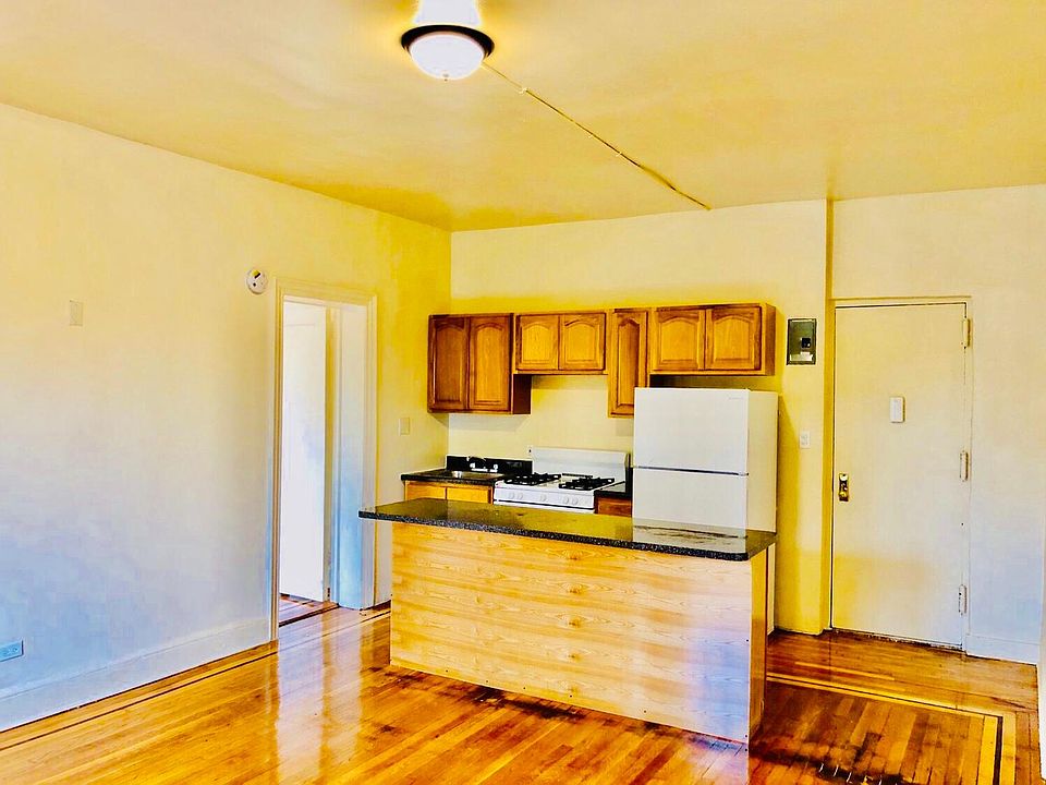1st image of 19 Aqueduct Ave Floor 2
