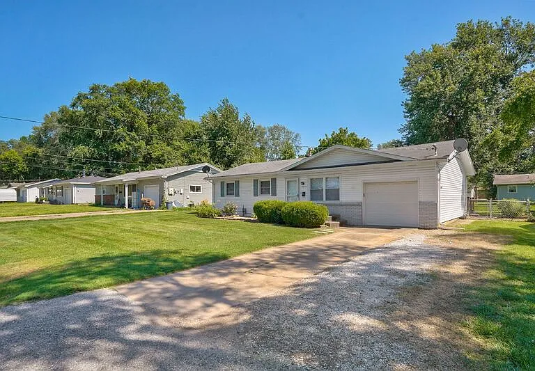 3318 W Dorber Dr — Photo 2