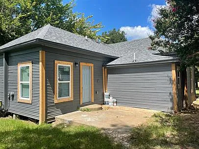 2222 W Bond St — Photo 18