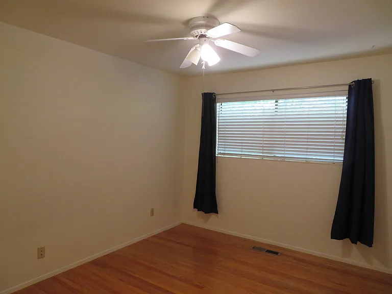 886 Stonehaven Dr — Photo 18