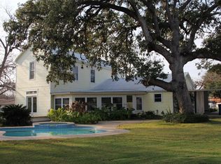 542 E Milam St, La Grange, TX 78945