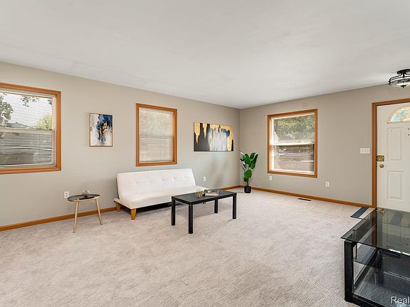 3rd image of 22327 Martin Rd