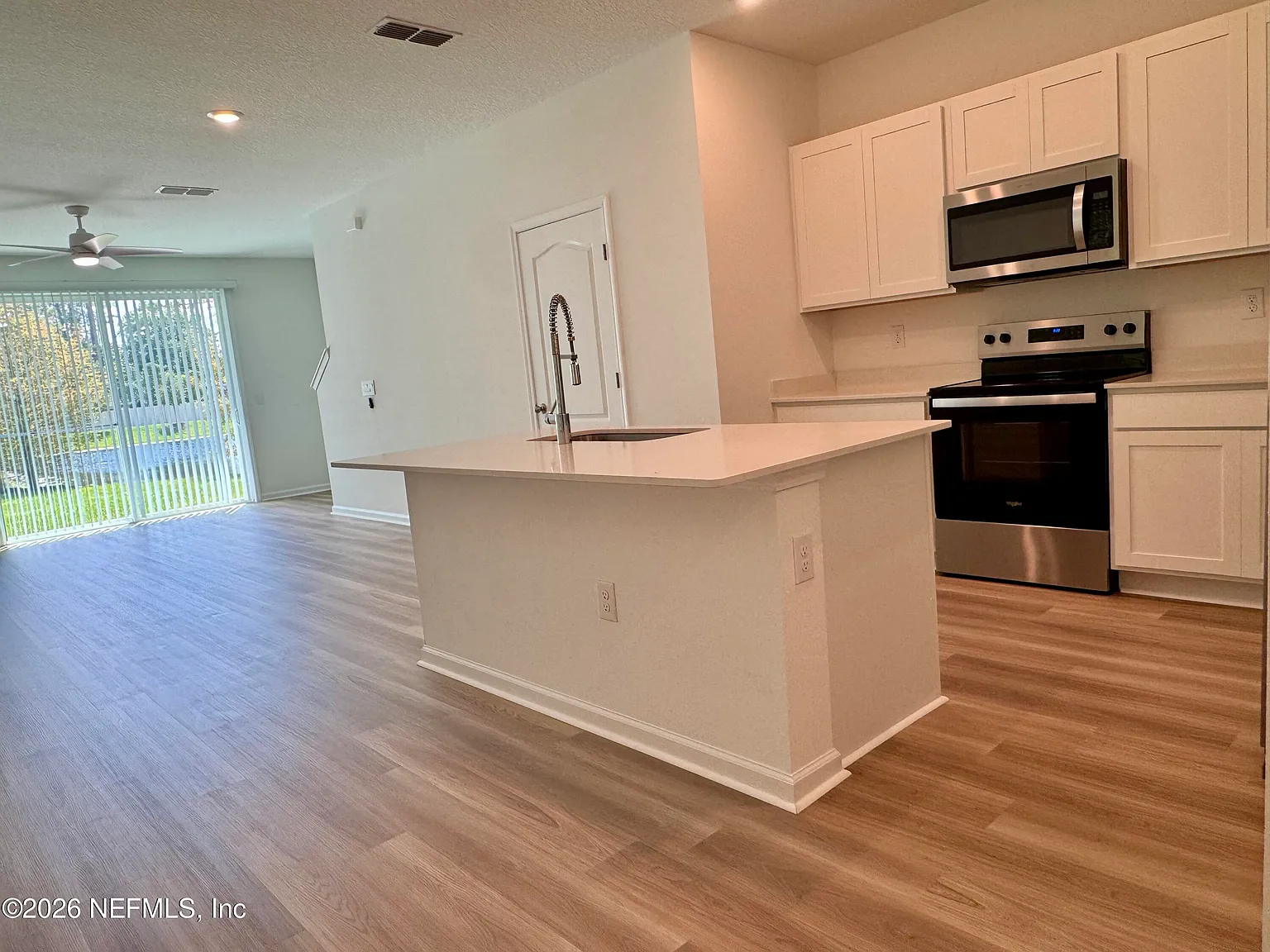 3 bed, 2.5 bath, 1400 sqft, $1,850 — Photo 4